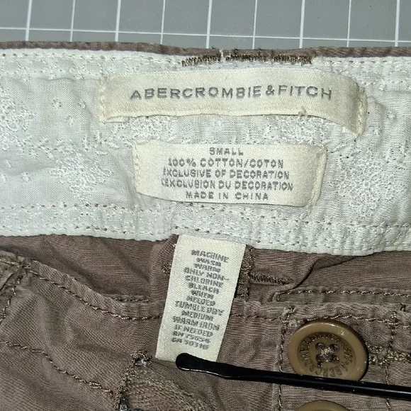 Cargo Capri Pants - Picture 2 of 7